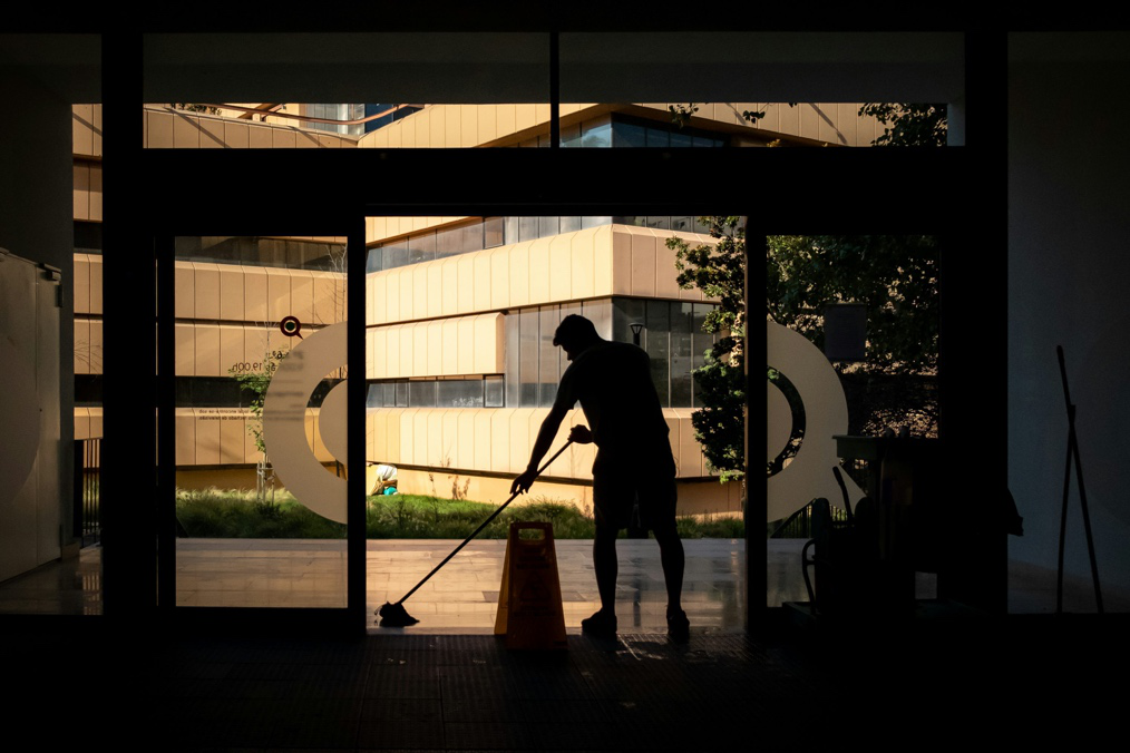 distribution center cleaning